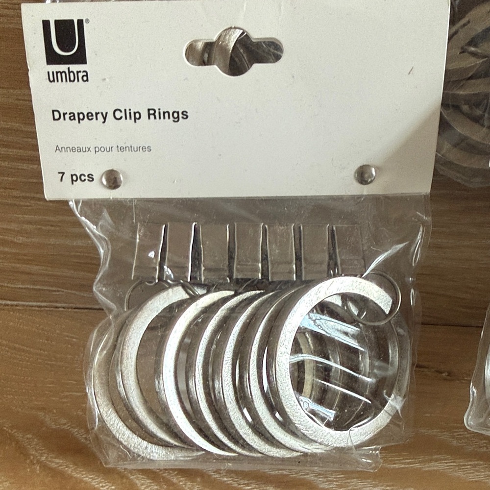Crate&Barrel Drapery Clip Rings. Set of 7. 8 sets available.